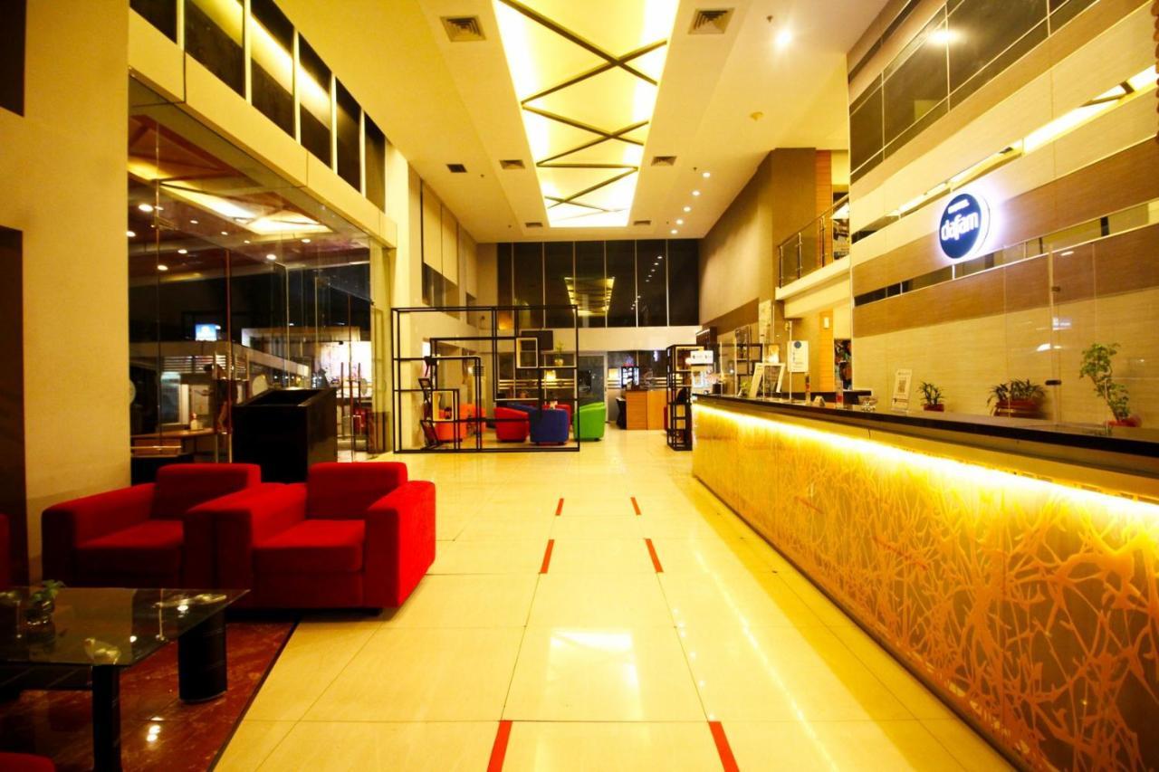 Hotel Dafam Pekanbaru Eksteriør bilde