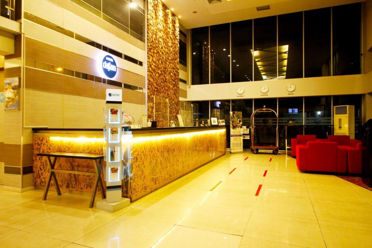 Hotel Dafam Pekanbaru Eksteriør bilde